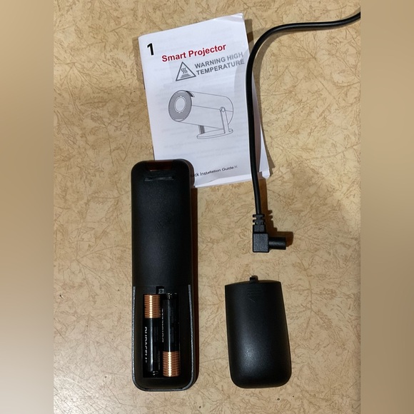 Magic Cube: Smart portable mini projector with batteries remote and cord case. - Picture 8 of 8